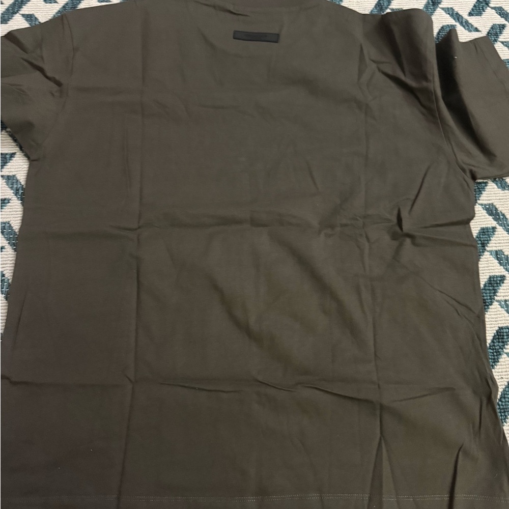 essentials tee - Picture 4 of 4
